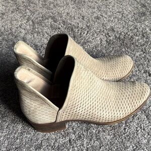 Lucky Brand Textured Tan Ankle Booties